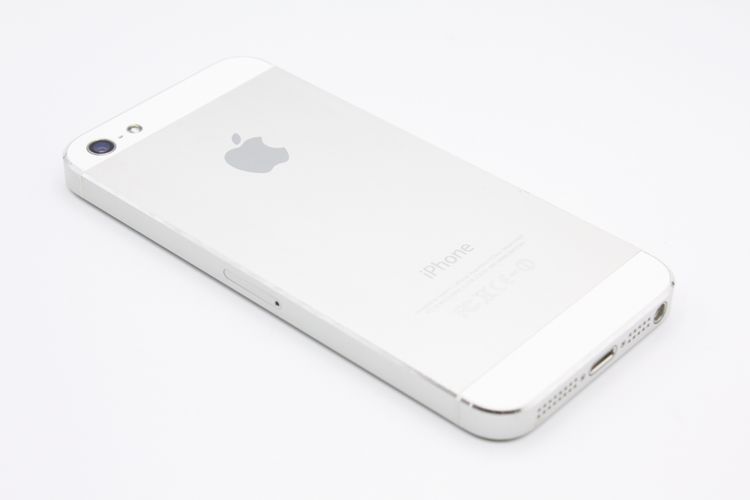 �������ò� iPhone5 16GB au �ۥ磻�ȡ�����С� B���