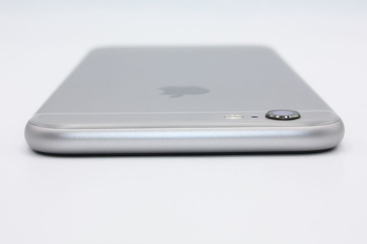 �Хåƥ꡼�����ɹ�(97��) iPhone6 16GB ���ڡ������쥤 au A���