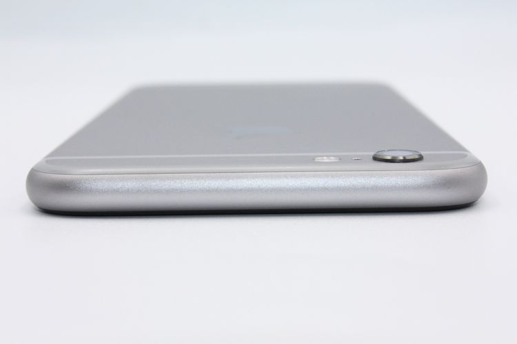 �������ò� �Хåƥ꡼�����ɹ�(100��) iPhone6 16GB ���ڡ������쥤 au B���