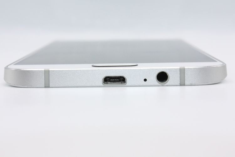 �������ò� Galaxy A8 SCV32 au SIM���å�����Ѥ� �ۥ磻�� B���