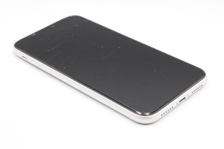 �������ò� iPhone11 64GB SIM���å�����Ѥ� �ۥ磻�� �������