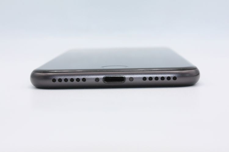�������ò� iPhone8 64GB SIM���å�����Ѥ� ���ڡ������쥤 C���