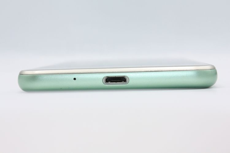 AQUOS U SHV37 au SIM���å�����Ѥ� �饤��ߥ������ B���