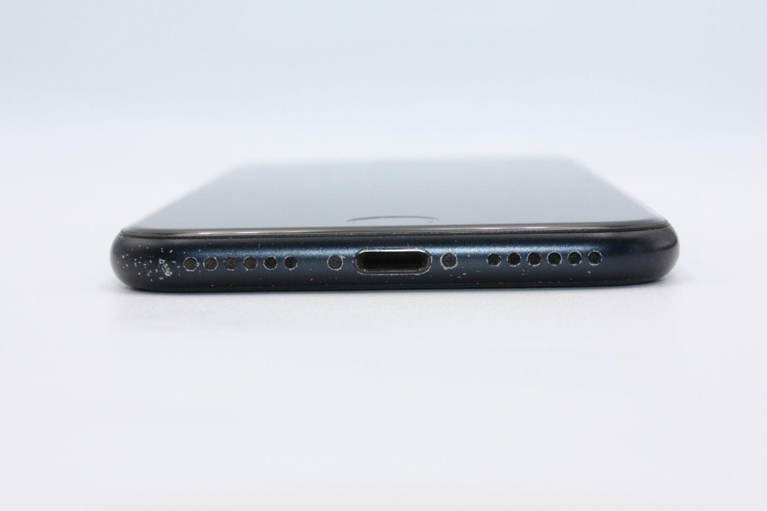 iPhone SE 第3世代 64GB ミッドナイト Cランク MMYC3J/A SIMロック解除 