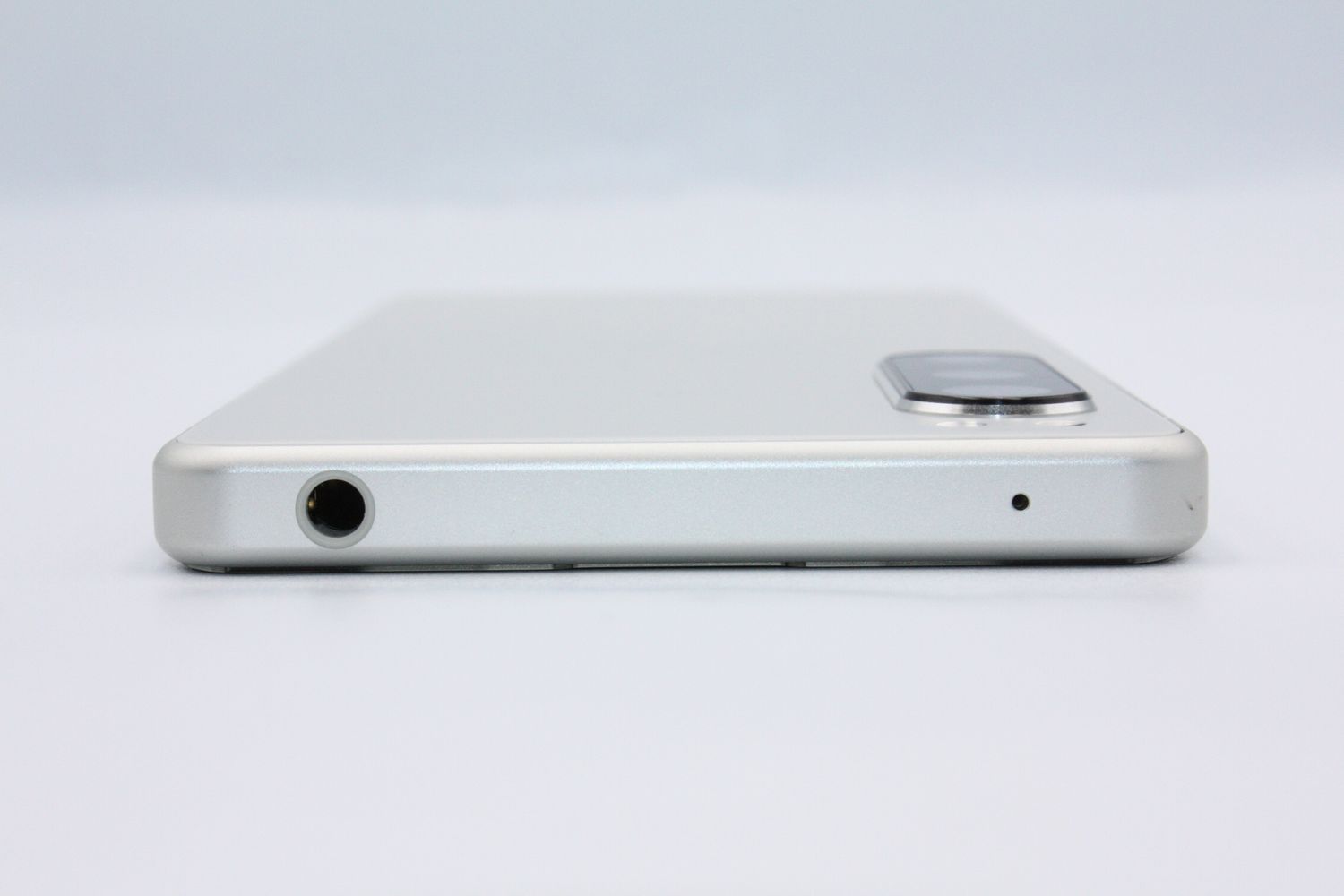 ムスビー｜Xperia 5 IV SOG09 au版SIMフリー エクリュホワイト Bランク