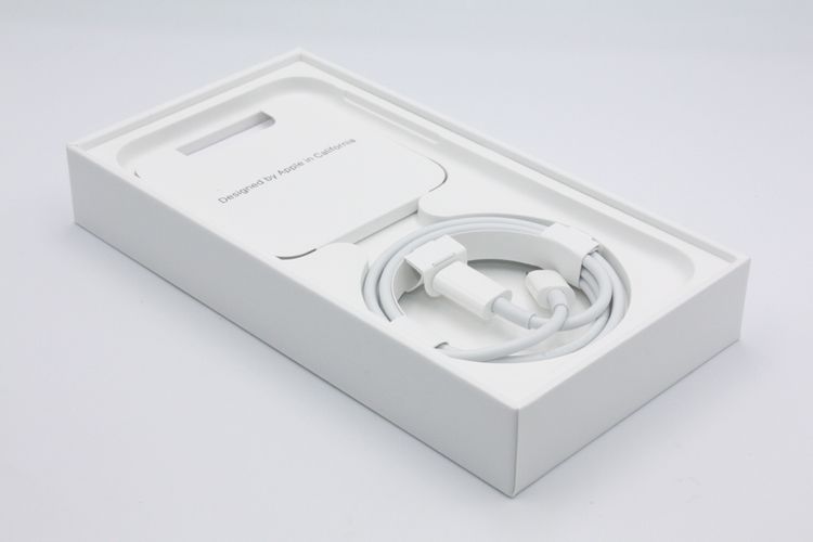 ���� iPhoneSE ��3���� 64GB SIM�ե꡼ �������饤�� A���