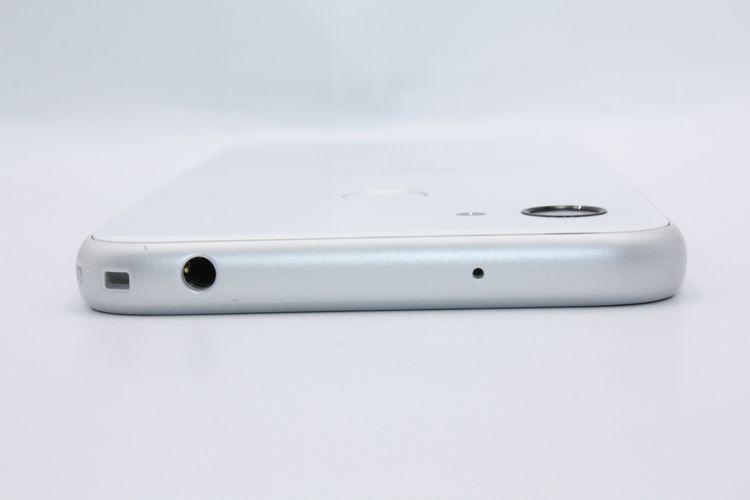 ���� GRATINA KYV48 �ۥ磻�� SIM���å�����Ѥ� A���