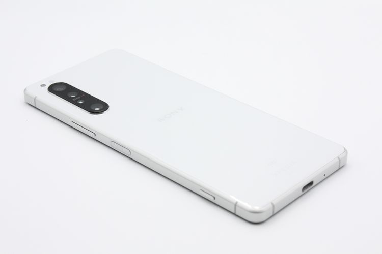 Xperia 1 II SOG01 �ۥ磻�� SIM���å�����Ѥ� C���