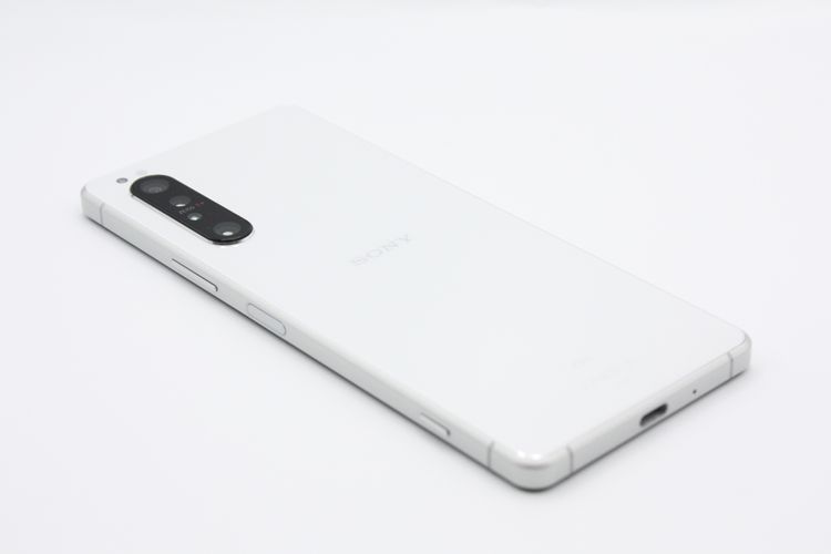 Xperia 1 II SOG01 �ۥ磻�� SIM���å�����Ѥ� B���