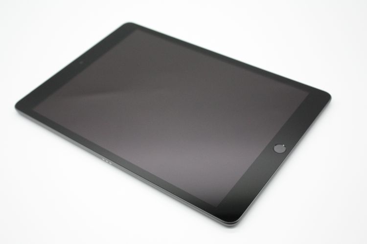 iPad ��9���� 64GB Wi-Fi + Cellular��ǥ� ���ڡ������쥤 B���