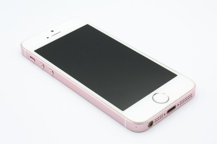 �������ò� iPhoneSE ��1���� 16GB SIM���å�����Ѥ� ������������� C���
