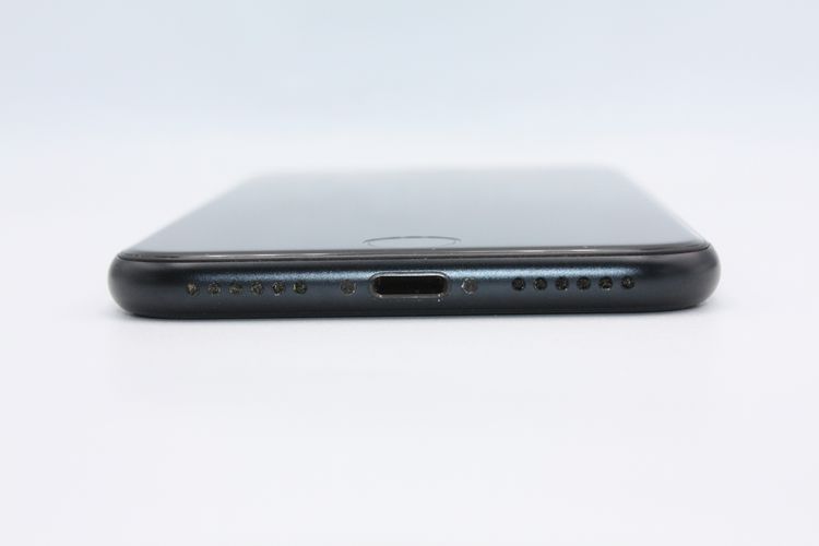 �Хåƥ꡼�����ɹ�(96%) iPhoneSE ��3���� 64GB �ߥåɥʥ��� C���