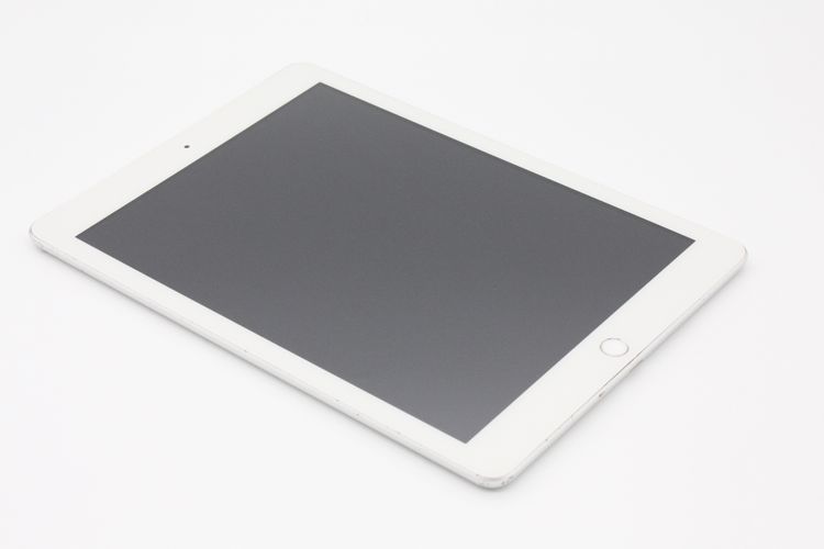 �������ò� iPad ��5���� Wi-Fi+Cellular��ǥ� 32GB SIM���å�����Ѥ�