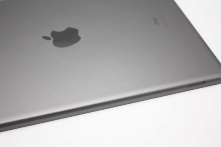 iPad ��9���� 64GB Wi-Fi + Cellular��ǥ� ���ڡ������졼 B���