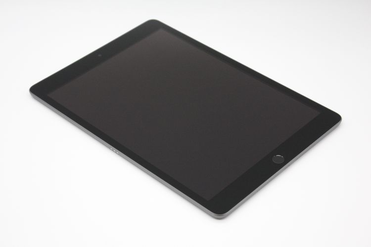 iPad ��9���� 64GB Wi-Fi + Cellular��ǥ� ���ڡ������쥤 B���