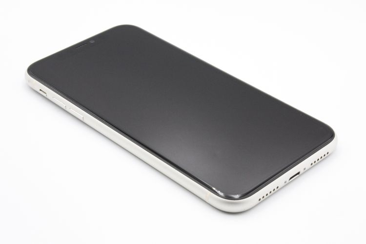 �������ò� iPhone11 64GB SIM���å�����Ѥ� �ۥ磻�� B���