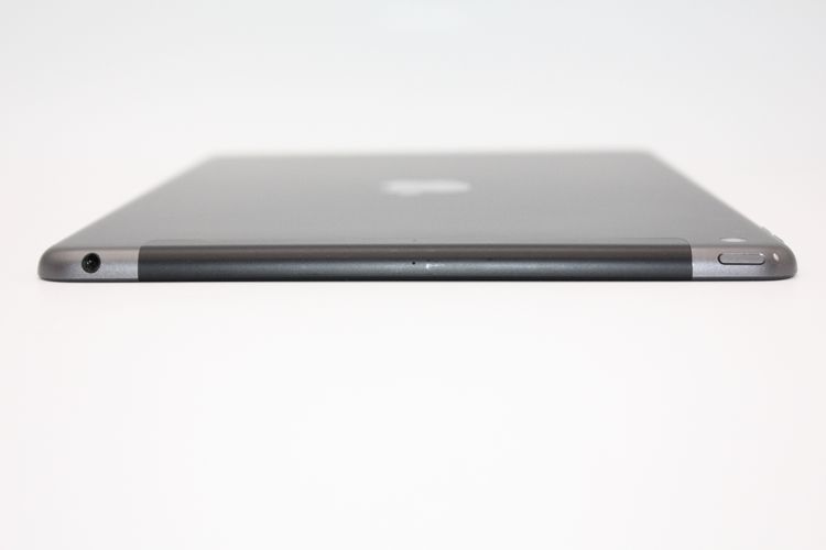 iPad ��9���� 64GB Wi-Fi + Cellular��ǥ� ���ڡ������쥤 B���