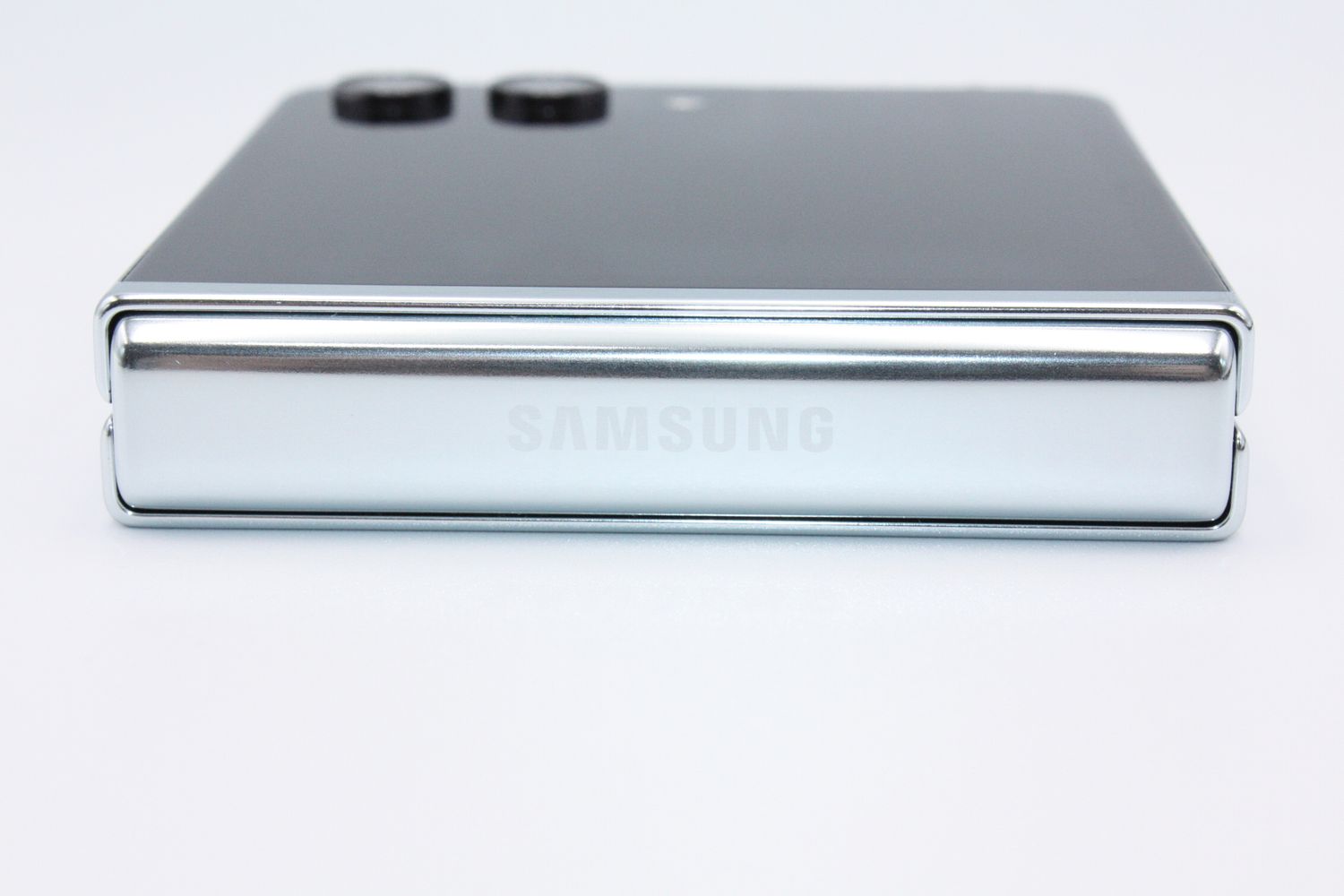 ムスビー｜美品 Galaxy Z Flip5 SCG23ミント SIMフリー Aランク