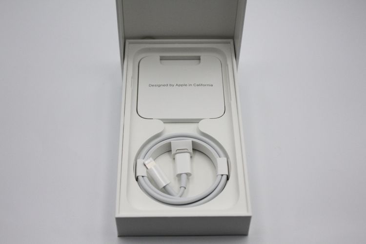����Ʊ���ʥХåƥ꡼�����ɹ�(100%) iPhoneSE ��3���� 128GB SIM�ե꡼