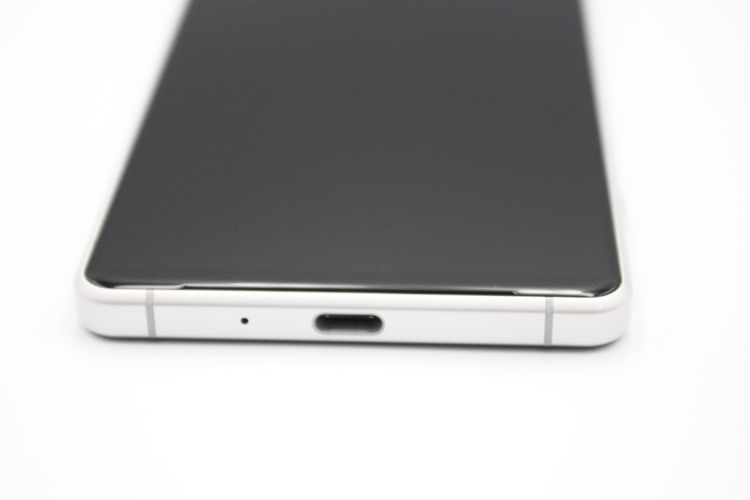 Xperia 1 II SOG01 �ۥ磻�� SIM���å�����Ѥ� B���