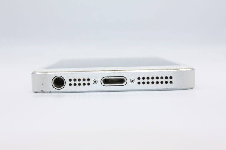�������ò� iPhone5 16GB au �ۥ磻�ȡ�����С� C���