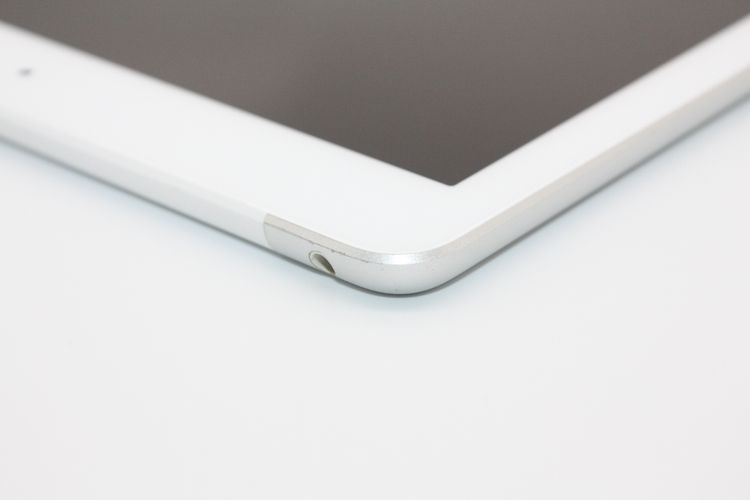 iPad��6���� 32GB Wi-Fi+Cellular��ǥ� SIM���å�����Ѥ� B���