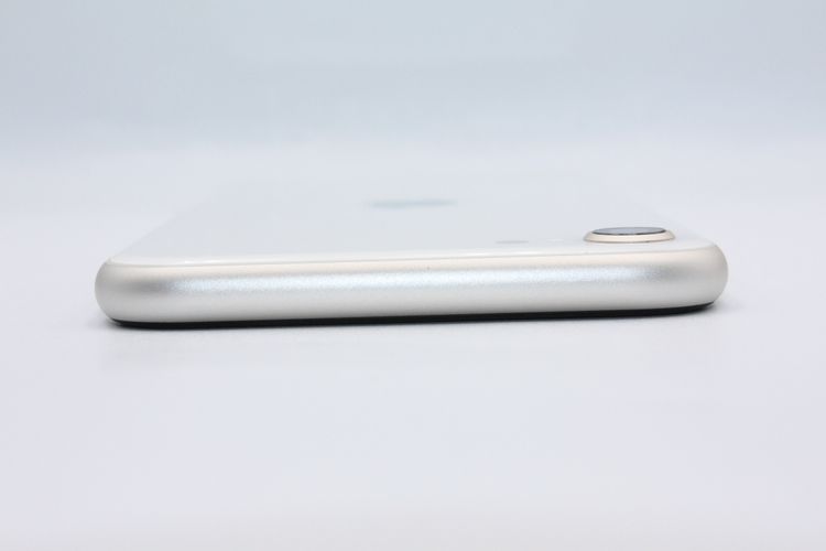 ���� �Хåƥ꡼�����ɹ�(100%) iPhoneSE ��3���� 64GB SIM�ե꡼ A���