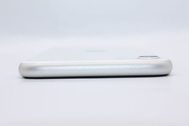 �Хåƥ꡼�����ɹ�(100%) iPhoneSE ��2���� 64GB �ۥ磻�� B���