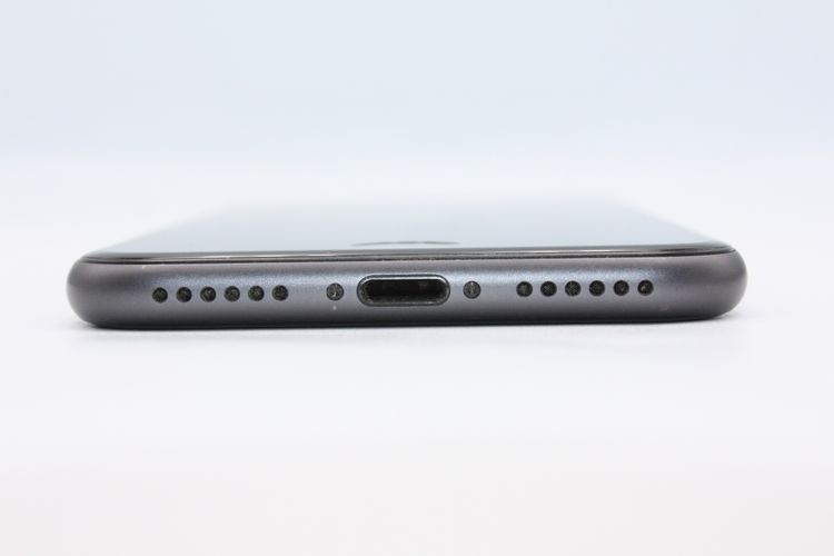 iPhone8 64GB SIM���å�����Ѥ� ���ڡ������쥤 C���