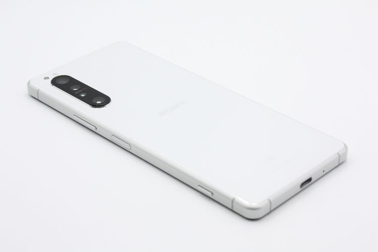 Xperia 1 II SOG01 �ۥ磻�� SIM���å�����Ѥ� B���