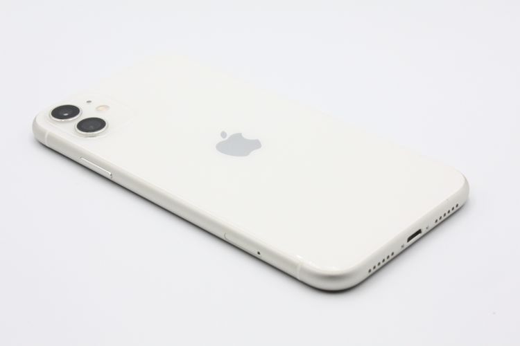 ���� iPhone11 64GB SIM���å�����Ѥ� �ۥ磻�� A���