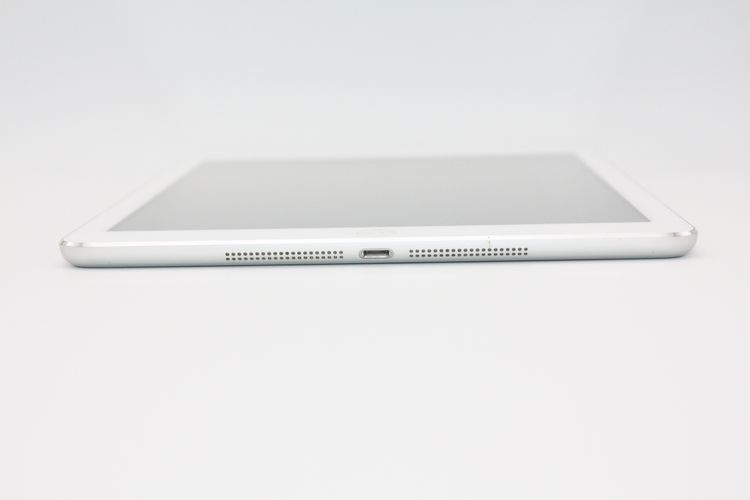 iPad Air ��1���� Wi-Fi + Cellular��ǥ� 16GB au B���
