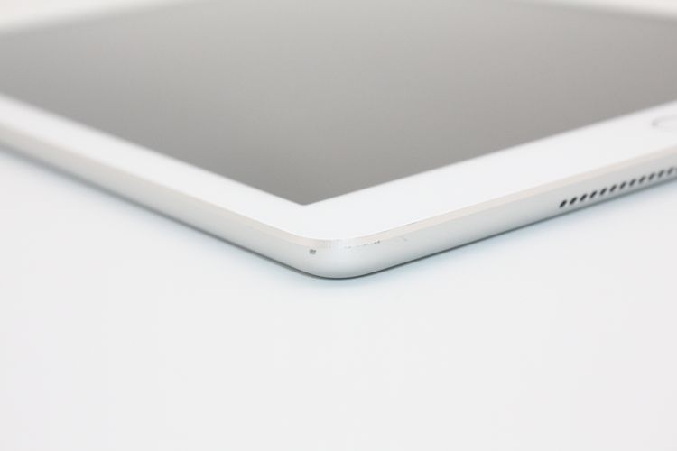 iPad ��5���� Wi-Fi+Cellular��ǥ� 32GB SIM���å�����Ѥ� C���
