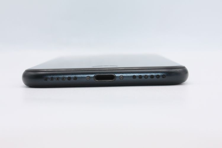 �Хåƥ꡼�����ɹ�(98%) iPhoneSE ��3���� 64GB �ߥåɥʥ��� B���