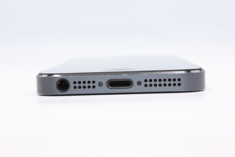 �������ò� iPhone5 16GB au �֥�å������졼�� C���