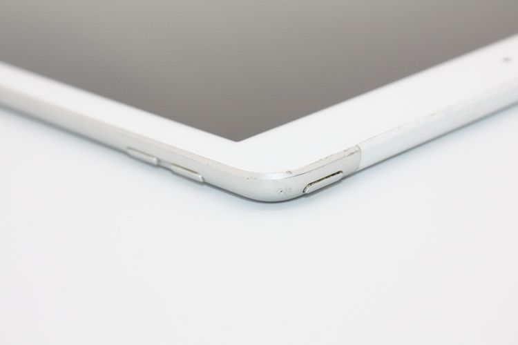 iPad��6���� 32GB Wi-Fi+Cellular ����С� SIM���å�����Ѥ� C���