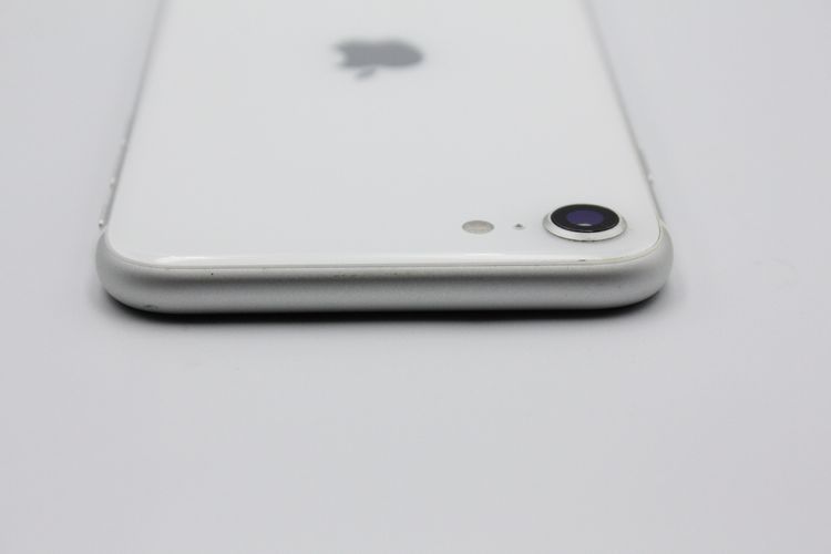 �������ò� ���� iPhoneSE ��2���� 64GB �ۥ磻�� SIM���å�����Ѥ�