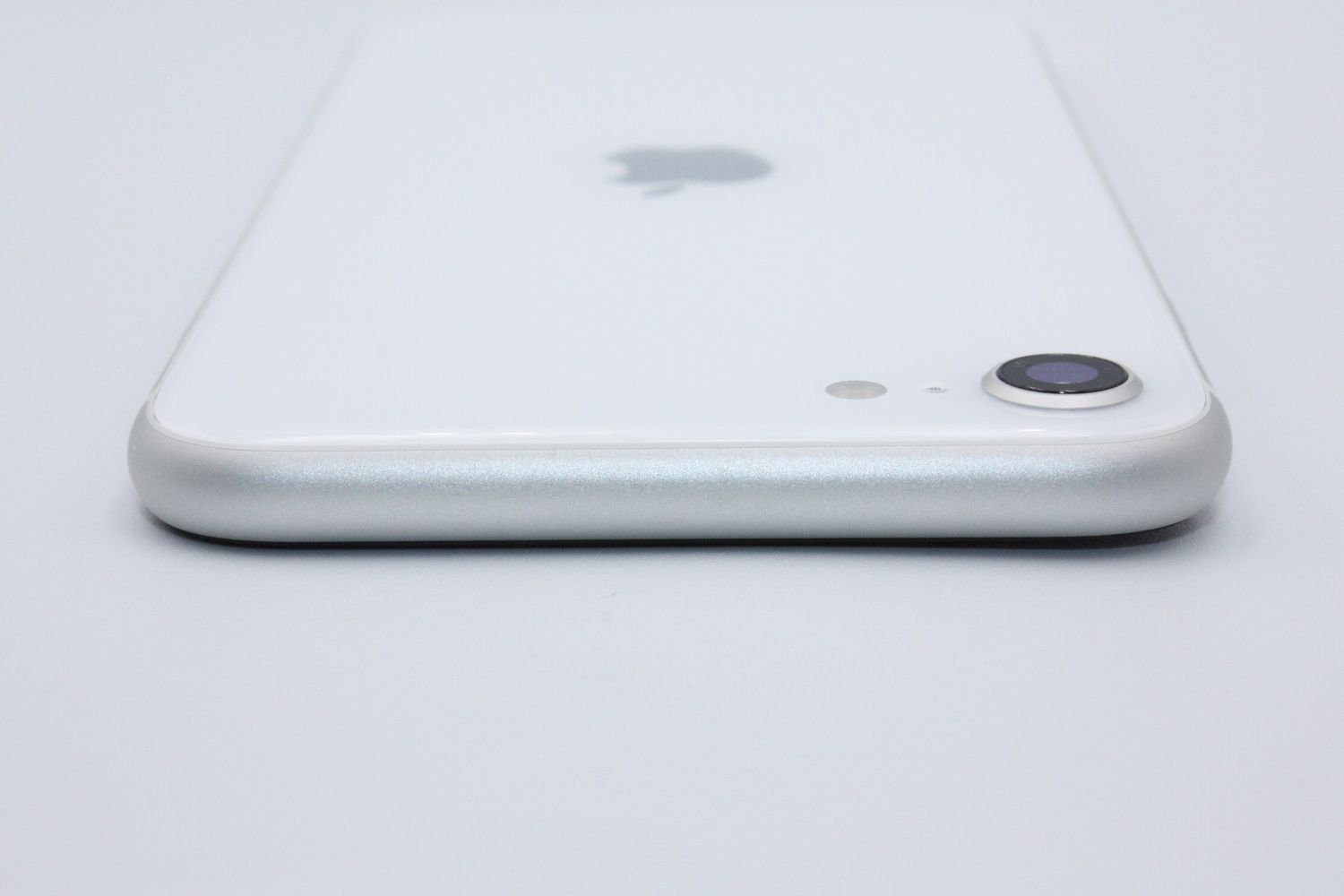 ムスビー｜美品 バッテリー状態良好(95％) iPhoneSE 第2世代 64GB 