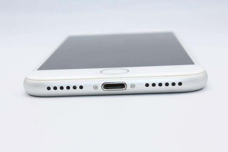 �Хåƥ꡼�����ɹ�(94��) iPhone7 32GB SIM���å�����Ѥ� ����С� B���