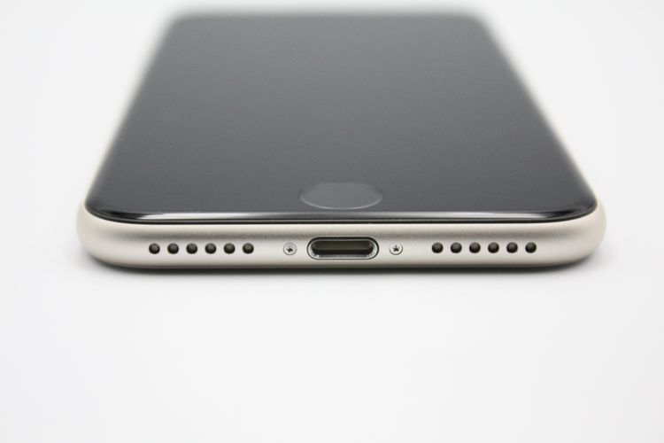 ���ʥХåƥ꡼�����ɹ�(100%) iPhoneSE ��3���� 64GB SIM�ե꡼