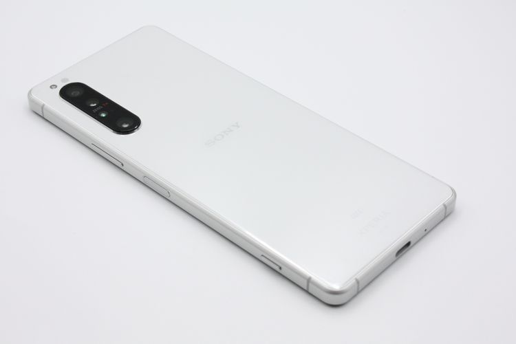 Xperia 1 II SOG01 �ۥ磻�� SIM���å�����Ѥ� B���