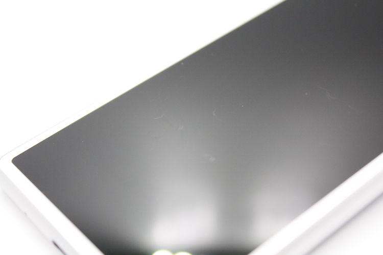 �������ò� Xperia8 SOV42 �ۥ磻�� SIM���å�����Ѥ� B���