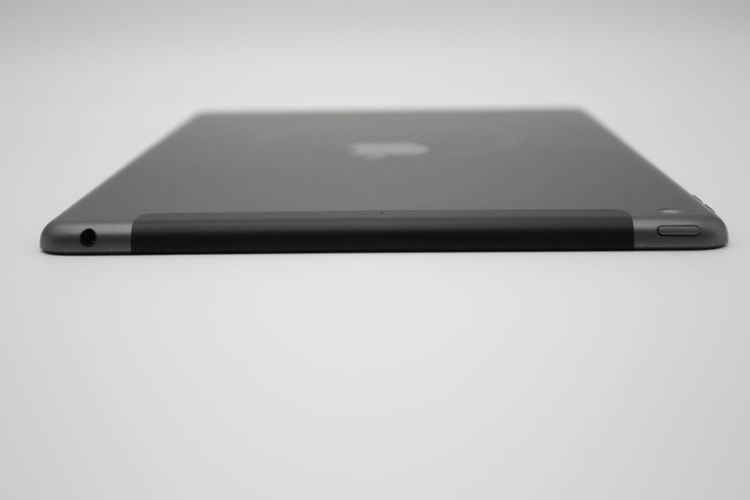 iPad ��9���� 64GB Wi-Fi + Cellular��ǥ� ���ڡ������졼 B���