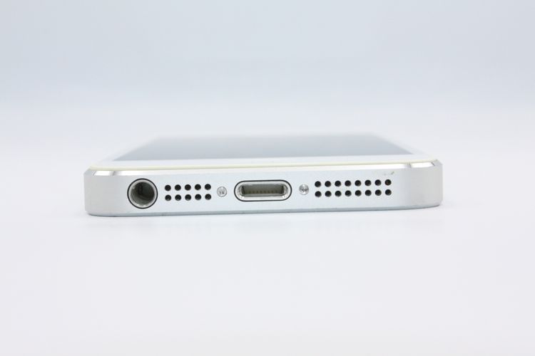 �������ò� iPhone5 16GB au �ۥ磻�ȡ�����С� B���