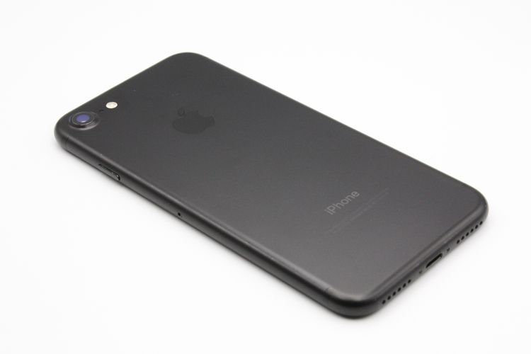 iPhone7 32GB SIM���å�����Ѥ� �֥�å� B���