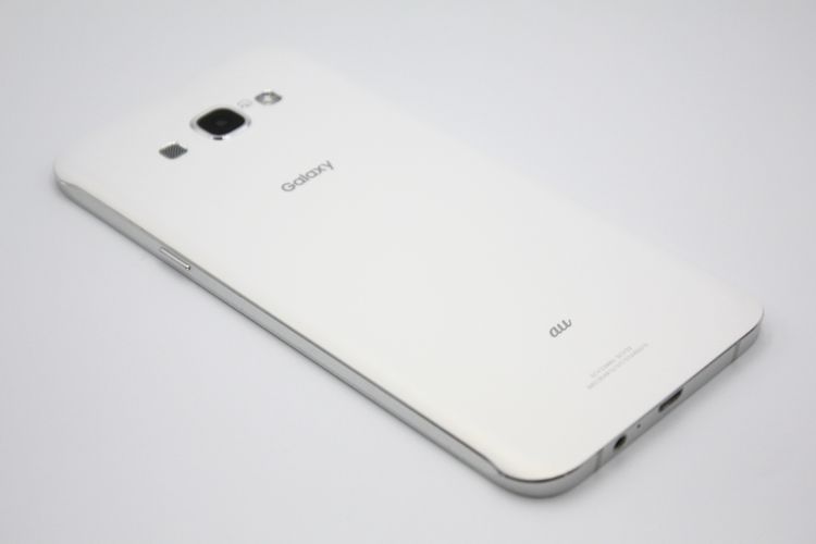 �������ò� Galaxy A8 SCV32 au SIM���å�����Ѥ� �ۥ磻�� B���