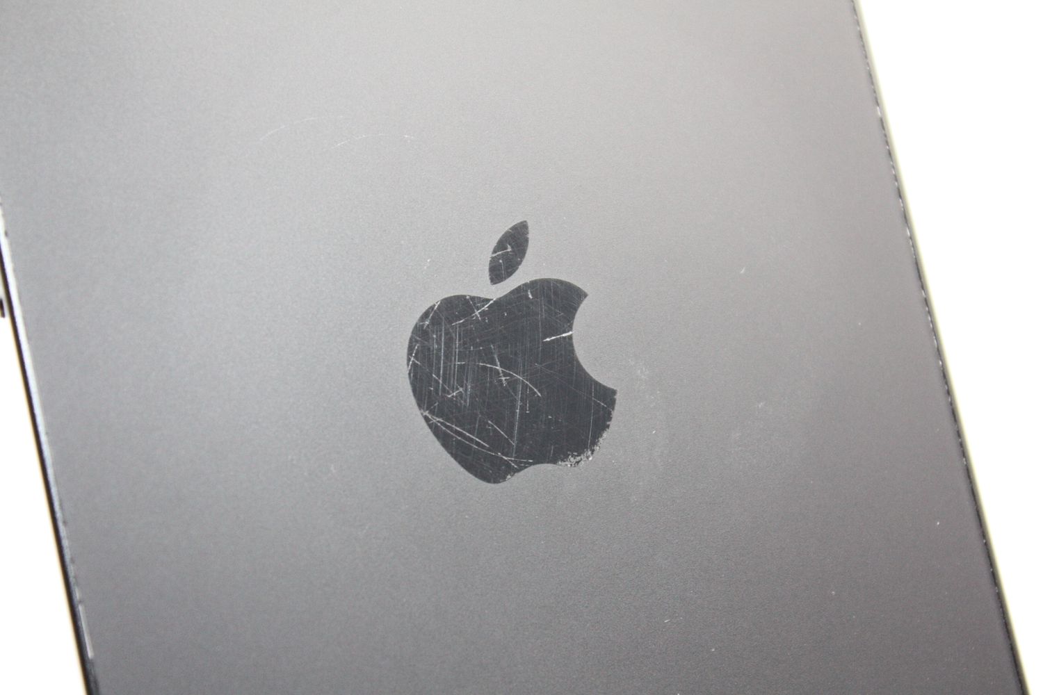 ムスビー｜訳あり特価 バッテリー状態良好(100%) iPhone16e 128GB