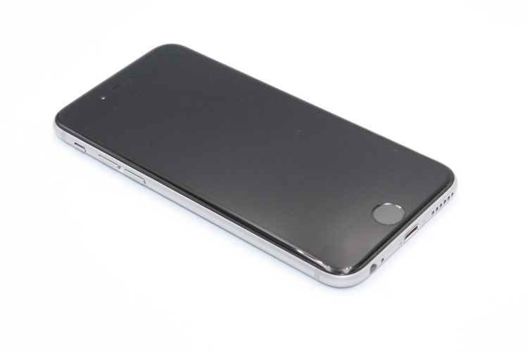 �Хåƥ꡼�����ɹ�(97��) iPhone6 16GB ���ڡ������쥤 au A���