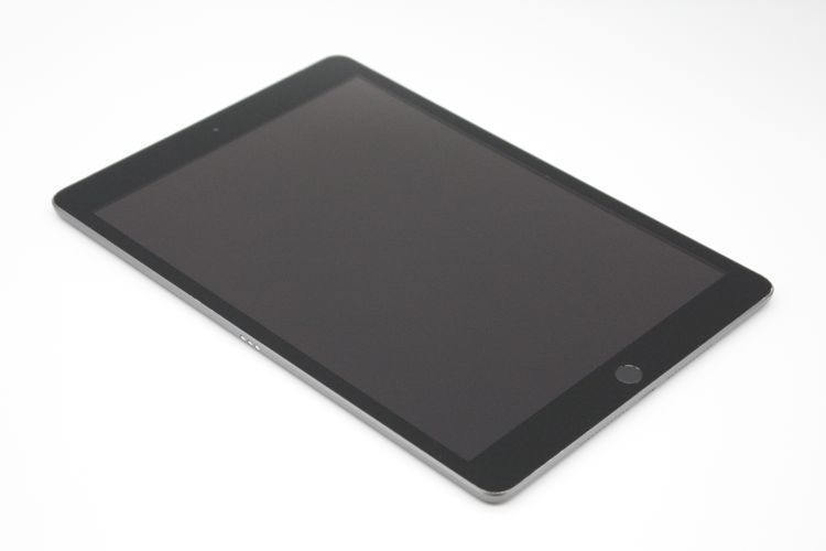 iPad ��8���� 32GB Wi-Fi+Cellular��ǥ� ���ڡ������쥤 C���