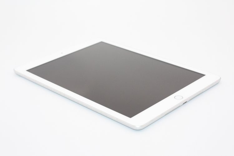 iPad��6���� 32GB Wi-Fi+Cellular ����С� SIM���å�����Ѥ� C���